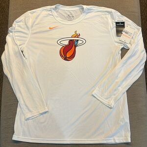 NWT Nike men’s Miami Heat long-sleeve T-shirt. White. Size Large.